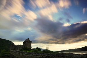 Use a tripod to achieve this cloud streak while maintaining the sharpness of other areas of composition during long exposure.