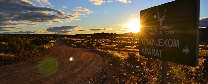 Use a higher aperture value in sunset images to create the star effect.